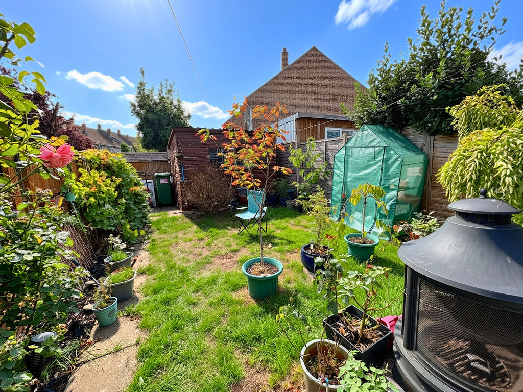 Aintree Close